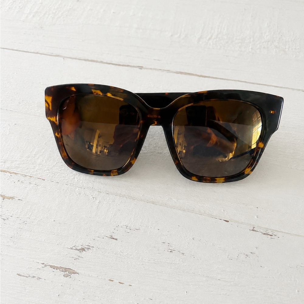 Diff Eyewear Tortoiseshell Frame Sunglasses with Brown Lenses